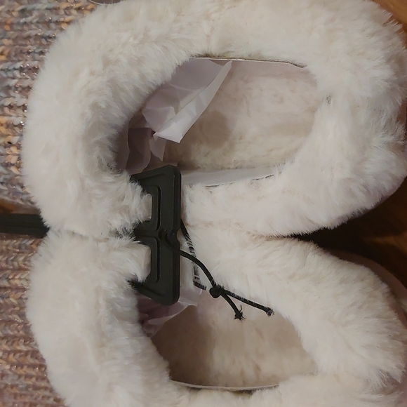 Secret Treasures Slippers - Picture 3 of 12